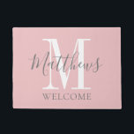 Moderne Blush Pink Gray Monogram Newlyweds Wedding Fußmatte<br><div class="desc">Personalisiertes modernes,  handgeschriebenes Skript,  fett,  weiß und grau Monogramm-Design mit Braut und Bräutigam Nachnamen und Erstmaligkeit auf einem rot-rosa Hintergrund. Ein einzigartiges und großartiges Geschenk für Neuvermählte. Gut für neues Haus zusammen. Anpassen mit Nachname,  Monogramm Initial und Farben. Elke Clarke©</div>