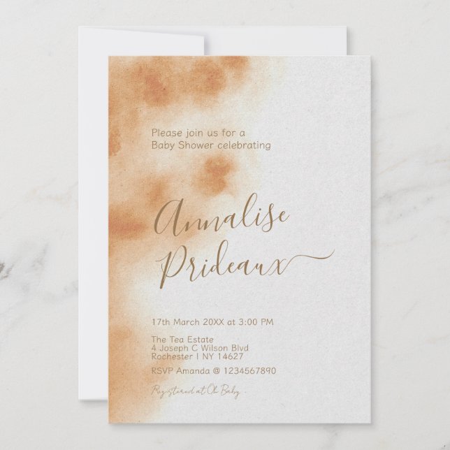 Moderne Boho Aquarell Gefärbte Krawatte Beige Baby Einladung (Vorderseite)