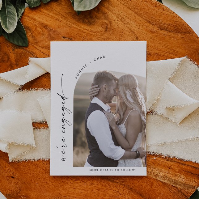 Moderne Boho Arch Foto Verlobung Ankündigung (Von Creator hochgeladen)