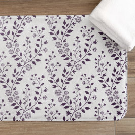 Moderne Boho-Blumenmuster Pflaume Weiß Badematte