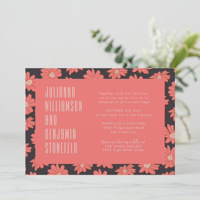 Moderne Boho Elegant Rote Flora Hochzeit Einladung (Stehend Vorderseite)