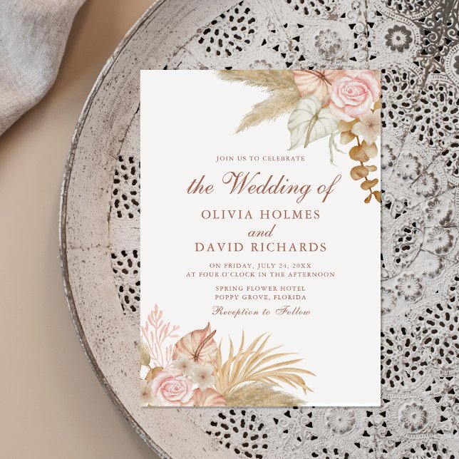 Moderne Boho Floral Pampas Grass Wedding Einladung (Modern Boho Floral Pampas Grass Wedding Invitation on beautiful neutral boho plate.)