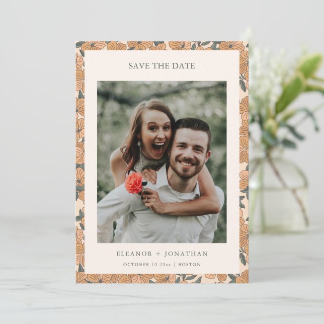 Moderne Boho-Gelbe Hochzeits-Foto-QR-Code-Blumen Save The Date (Stehend Vorderseite)