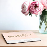 Moderne Boss-Mama Stilvolles Rosa, Gold und Marmor Mousepad<br><div class="desc">Personalisieren und dekorieren Sie Ihren Arbeitsbereich und machen Sie sich mit unserem lustigen, stilvollen und trendigen "Boss Mama"-Mauskissen bekannt. Das Design besticht durch einen stilvollen, hellrot-weiß-marmorfarbenen Hintergrund mit "Boss Mama", die in einem trendigen Imitat mit goldenem Pinselskript & san-serif Typografie entworfen wurde. Ein stilvolles Herz ersetzt den Buchstaben "o" und...</div>