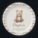 Moderne braune Arche Unser kleiner Bär 1. Geburtst Pappteller<br><div class="desc">Moderne braune Böcke Unsere kleine Bärenbär 1. Geburtstag Papieren kleine Bären zum ersten Geburtstag Papier Platte mit braunem karierten Muster Hintergrund, ein niedlicher Bär, große Zahl und kleines Herz. Der gesamte Text ist editierbar, sodass die Vorlage für jedes Alter verwendet werden kann.</div>