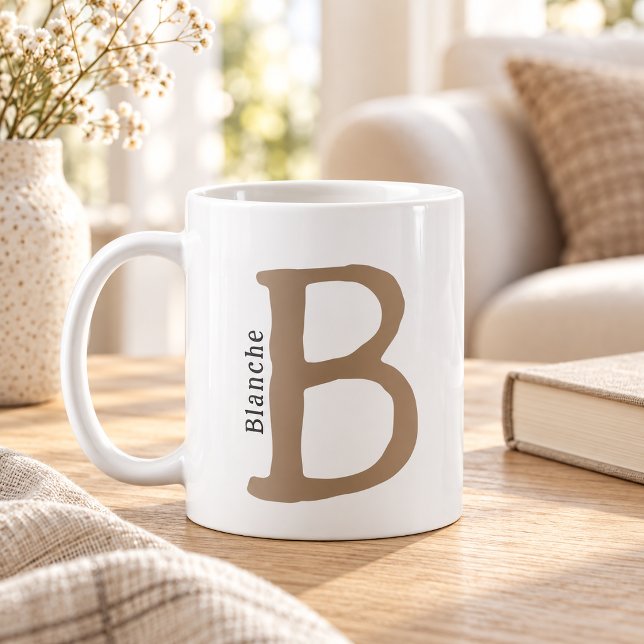 Moderne braune monogrammierte Anfangsbuchstabe- un Kaffeetasse (Von Creator hochgeladen)