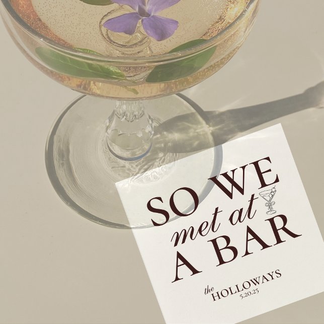 Moderne braune Personalisierte Cocktailstunde Hoch Serviette (Modern Elegant Mousse Brown Wedding Suite Theme with options to personalize for your special day.)