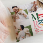 Moderne, bunte Typografie mit mehreren Fotos einzi Kissen<br><div class="desc">Farbenfrohe Vintage grafische einzigartige Typografie merry Chritsmas Multi-Foto Urlaubssornament Design. Teil einer kühnen Ferienkollektion.</div>