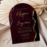 Moderne Burgundy Gold Agate Script Arch Wedding Einladung<br><div class="desc">Diese elegante,  bogenförmige Hochzeitseinladung zeigt ein Hintergrundbild des bordeauxroten Aquarells mit vergoldetem Imitat-Glitzer. Der anpassbare Text kombiniert goldfarbene moderne Handschrift,  Copperplate und kursiven Schriftart. Auf der Rückseite des Hotels befindet sich ein passendes Bordeaux- und Goldagate-Design.</div>