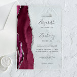 Moderne Burgundy Silver Agate Wedding Acryleinladungen<br><div class="desc">Der links Rand dieser eleganten,  modernen Hochzeitseinladung besticht durch einen bordeauxroten,  mit Imitaten bestickten Aquarellrand mit silberfarbenem Glitzer. Der anpassbare Text kombiniert handschriftlich,  kopperplate und kursiv Schriftart in Holzkohlegrau auf einem klaren Hintergrund.</div>
