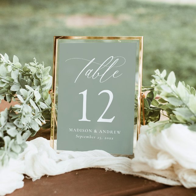 Moderne Calligrafy Sage Green Wedding Tischnummer (Von Creator hochgeladen)