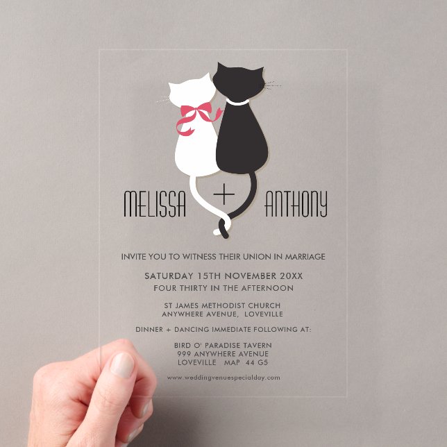 Moderne Cartoon Cat Couple Monogram Wedite Einladu Acryleinladungen (Insitu (Handheld))