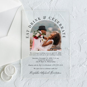 Moderne Chic-Hochzeitsempfangs-Foto in Bögen Acryleinladungen