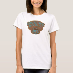 Moderne COFEE ZUERST DANN REALITÄT Wearable Art T-Shirt