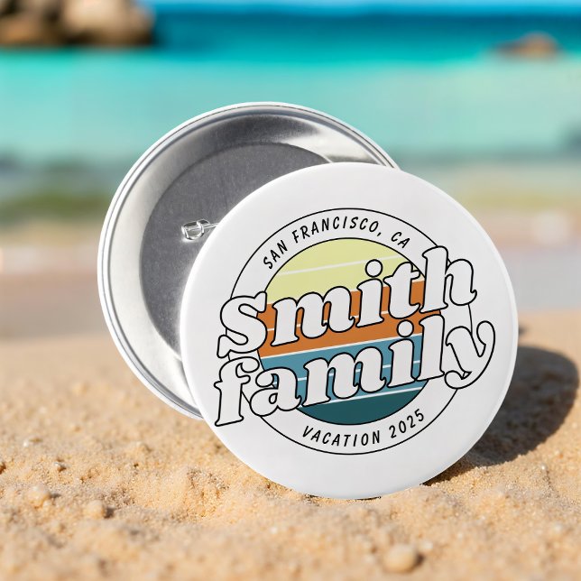 Moderne coole einfache bunte Familienferien Button (Von Creator hochgeladen)