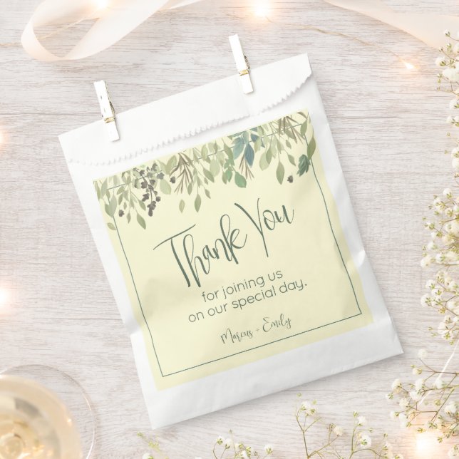 Moderne Creme & Eukalyptus Gastgeschenk Hochzeit B Geschenktütchen (Ausgeschnitten)