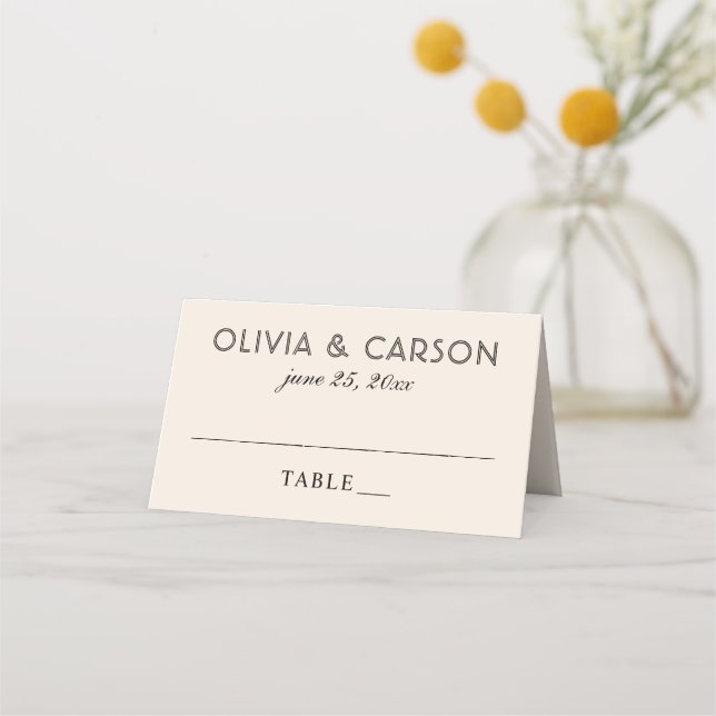 Moderne Creme und Black Wedding Monogram Platzkarte (Vorderseite)