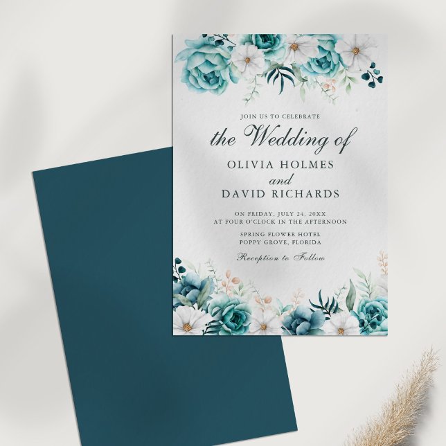 Moderne, cremefarbene Aquamarine Blumenhochzeit Einladung (Modern Off-White Teal Floral Wedding Invitation on a white table.)