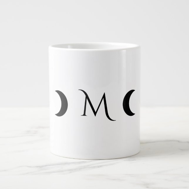 Moderne Crescent Moons weiß und schwarz Monogramm Jumbo-Tasse (Vorderseite)