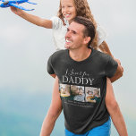 Moderne Custom I Liebe You Daddy | 3 FOTO T-Shirt<br><div class="desc">Dieses stilvolle, moderne 3-Foto-Shirt ist das ideale Geschenk für Ihren Vater, Ihren Stiefvater oder Ihren Großvater für den Tag der Väter. Das Hemd enthält den Text 'I LIEBE YOU DADDY, HAPPY FIRST VATERS DAY, LOTS OF LIEBE, HUGS & KISSES XOXOXO', plus 3 Ihrer Lieblingsbilder. Der Schriftart ist leicht zu bearbeiten...</div>