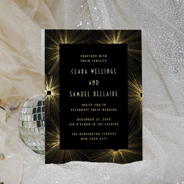 Moderne Deko Black Wedding Gold Foil Einladung (Glitzy black and gold foil wedding invitation.)
