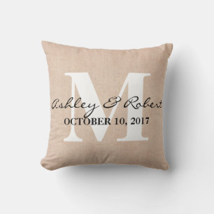 Moderne dekorative Burlap White Monogram Wedding Kissen