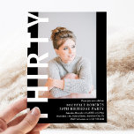 Moderne DRITTEN Foto 30. Geburtstagsfeier Party Ei Einladung<br><div class="desc">Moderne 30. Geburtstagsfeier - Design mit einem schwarzen Hintergrund,  der in jede beliebige Farbe verändert werden kann,  einem Porträtfoto,  dem fett-weißen Schriftart "THIRTY" und einem eleganten Geburtstagsgeschenk,  das leicht personalisiert werden kann. Stilvoll,  trendig und perfekt für jedes Alter!</div>