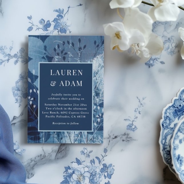 Moderne dunkelblaue botanische Hochzeitseinladung Einladung (Von Creator hochgeladen)