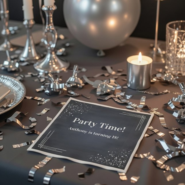 Moderne dunkelblaue und silberne Servietten zum 18 (Von Creator hochgeladen)