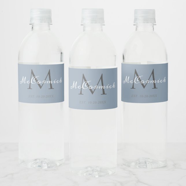 Moderne dusty Blue Script Monogram Wedding (Flaschen)