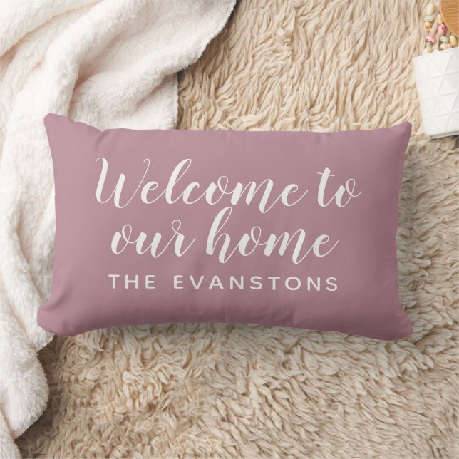 Moderne Dusty Rosen Welcome Zuhause Custom Nachnam Lendenkissen (Decke)