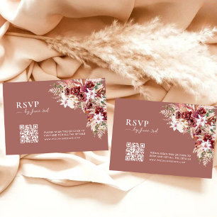 Moderne Dusty Rosewood- und Blush-QR-Code-Hochzeit RSVP Karte