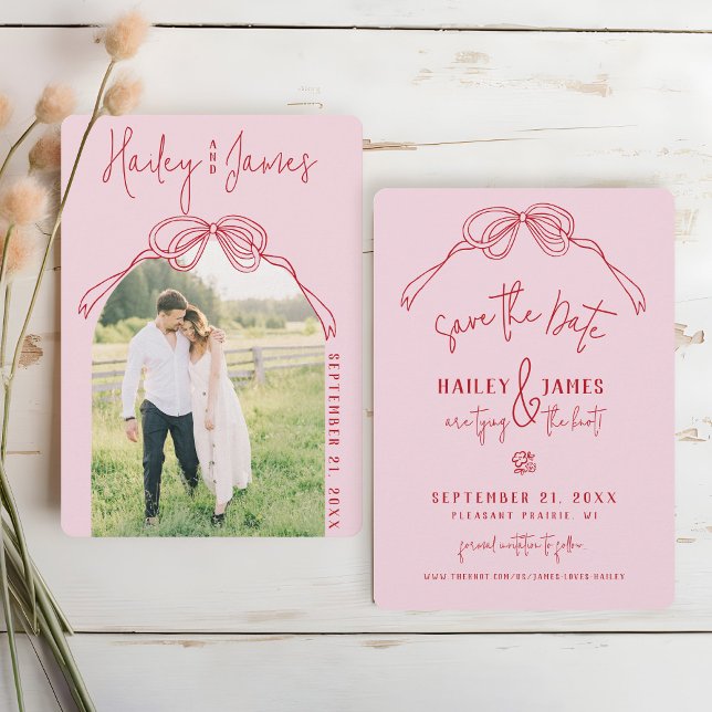 Moderne, eigenhändig gezeichnete Bow PINK Foto Hoc Save The Date (Modern elegant hand drawn written coquette pink & red bow script typography quirky retro Wedding)