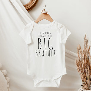 Moderne einfache Babynamchricht großer Bruder Baby Strampler