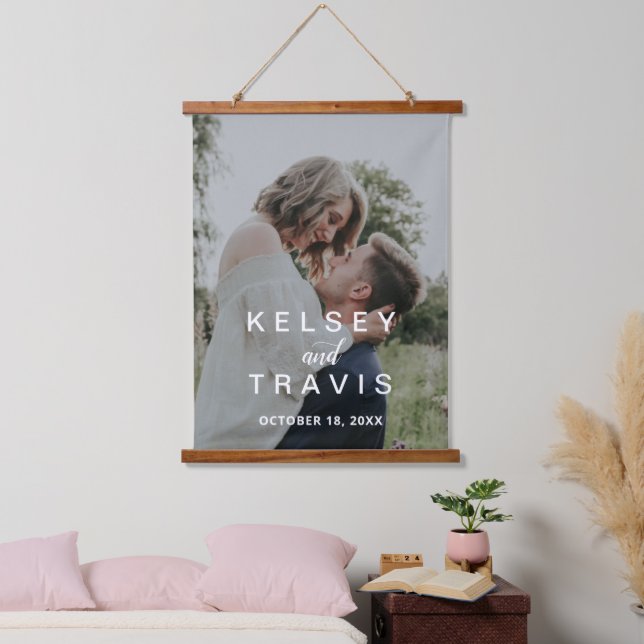 Moderne, einfache Hochzeit mit neuem Foto Wandteppich Mit Holzrahmen (Schlafzimmer)