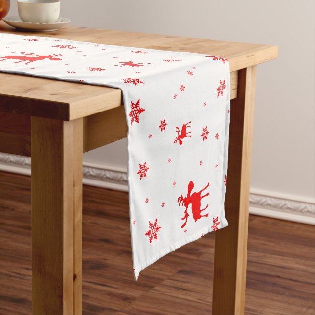 Moderne, einfache Red Moose Snowflakes Kurzer Tischläufer (Beispiel)