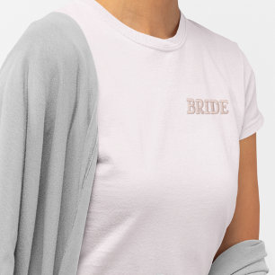 Moderne einfache rosa Bride Typografie-Verlobung Besticktes T-Shirt