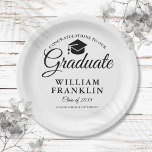Moderne, einfache Schwarz-Weiß-Graduierungspartei Pappteller<br><div class="desc">Eine elegante schwarz-weiße Graduiertenpapierplatte mit schwarzem Oberteil mit Set der Noten in modernster Typografie. Entwickelt von Thisisnotme©</div>