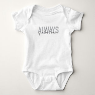 Moderne, einfache, trendige Typografie immer Fabul Baby Strampler
