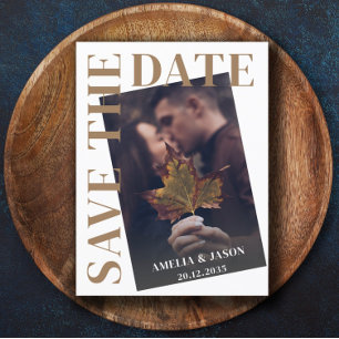 Moderne einfache Typografie – Save-the-Date-Karte Ankündigungspostkarte