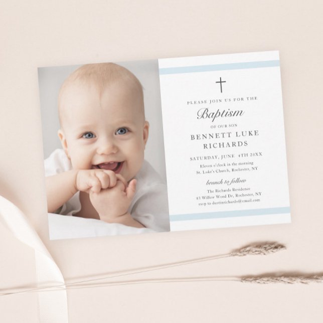 Moderne Elegance Boys Foto Taufe Einladung (Modern boys photo baptism invitation with elegant script and minimal religious cross and typography.)