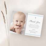 Moderne Elegance Boys Taufe Vielen Dank Postkarte<br><div class="desc">Die klassische Stripe Taufkarte ist eine moderne, saubere Postkarte mit weichen blauen Streifen und einem Kreuz mit Foto an der Vorderseite. Der Rücken ist eine Postkarte, die verschickt werden kann. Graue, anpassbare Art erlaubt Ihnen, alle Informationen auf der Karte nach Ihren Wünschen zu ändern. Ideal für die Taufe eines kleinen...</div>