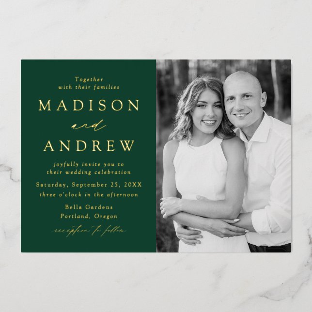 Moderne Elegance Green and Gold Foto Wedding Folieneinladung (Vorderseite)