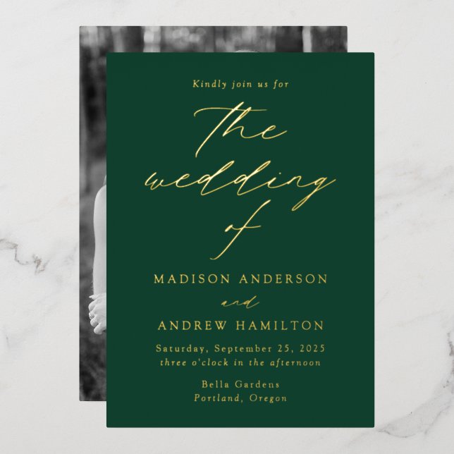 Moderne Elegance Green and Gold Foto Wedding Folieneinladung (Vorderseite/Rückseite)