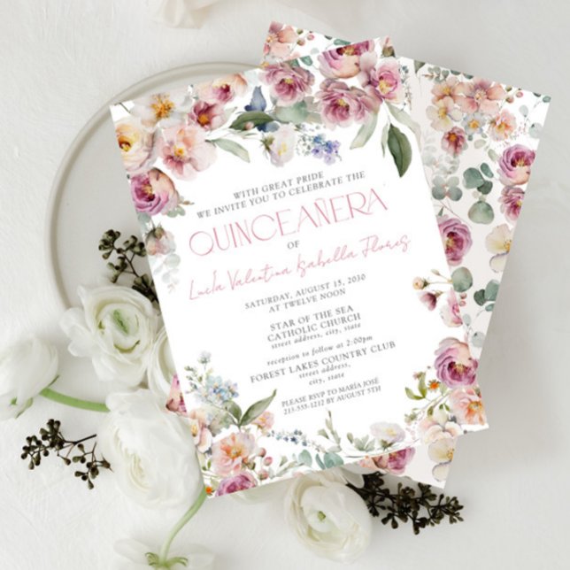 Moderne Elegant Dusty Pink Floral Quinceanera Einladung (Von Creator hochgeladen)