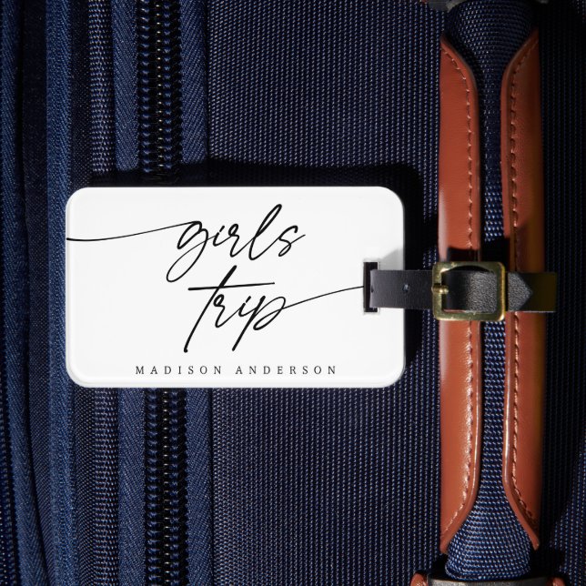 Moderne Elegant Girls Trip Script Typografie Gepäckanhänger (Vorderseite Insitu 4)