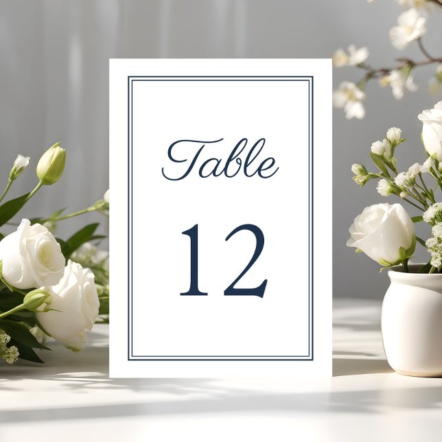 Moderne Elegant Navy Blue Script Hochzeit Tischnummer (Modern Elegant Navy Blue Script Wedding Table Number)