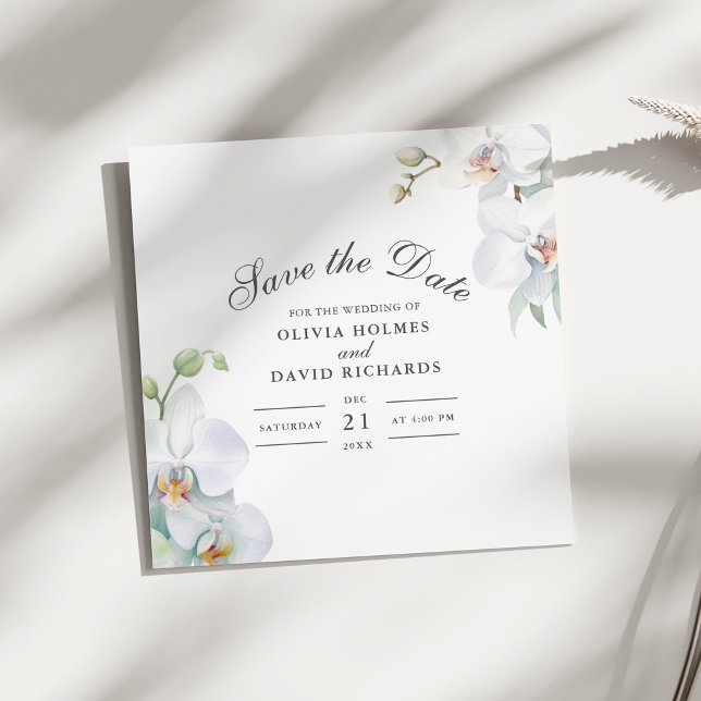 Moderne Elegant White Orchid Enregistrer la carte  (Modern Elegant White Orchid Save the Date Card on a sunny white table.)