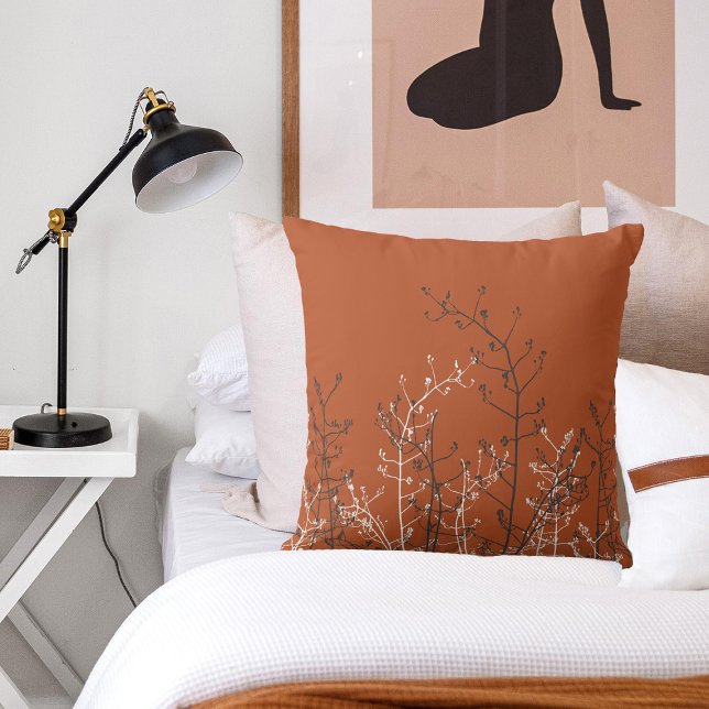 Moderne elegante Abstrakte Rostbraun-graue Blume Kissen (https://pixabay.com/photos/bed-furniture-interior-room-home-6830011/)