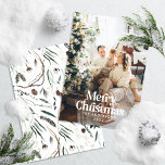 Moderne, elegante botanische Aquarelltypografie Feiertagskarte<br><div class="desc">Modernes vollblütiges Foto elegante rustikale Aquarellfarben getrocknete botanische florale mutierte Farben Weihnachtskarte. Grün,  Jäger grün,  schwarz,  weiß und braun,  modern auf der Trend-Farbbahn.</div>